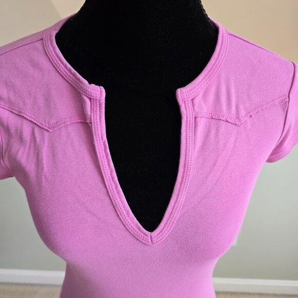 Lucky Brand Lucky Tees Low-Cut VNeck Sexy Barbie PinkT Shirt Top Size Small USA - Picture 3 of 6
